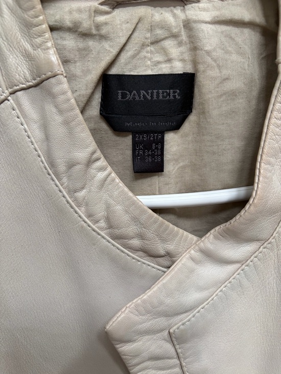Danier Women's Cream Leather Asymmetrical Zip Jacket - Light Beige US 2XS - Picture 3 of 5